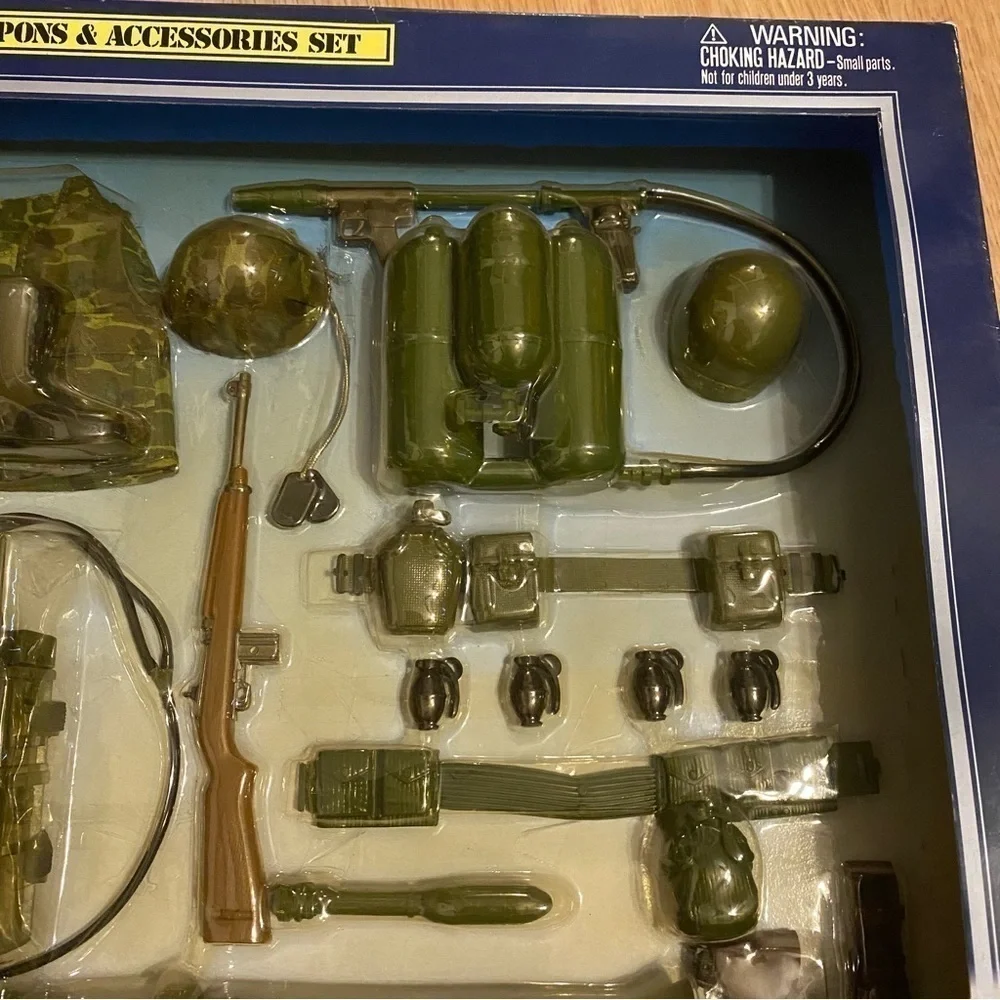 Vintage Soldiers of the World Series Four Deluxe Weapons & Accessories Set NEW